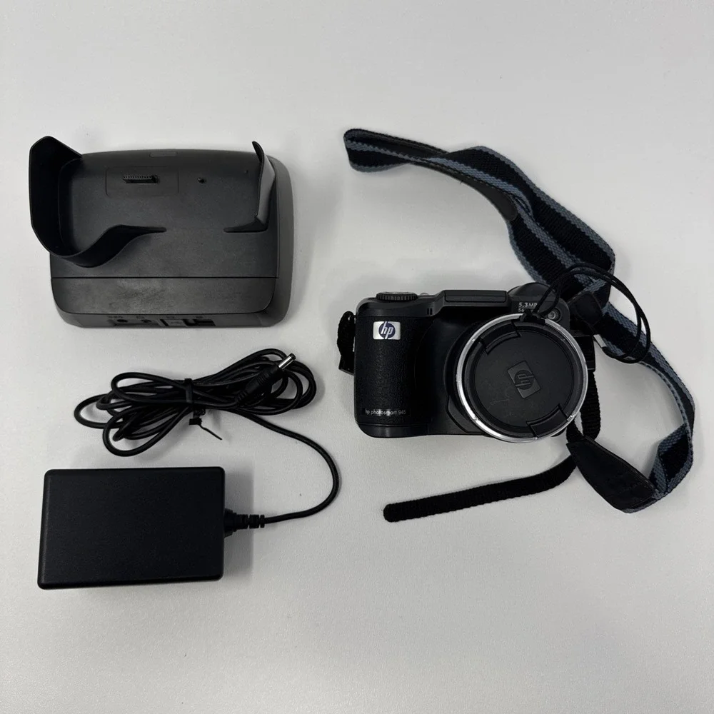 HP PhotoSmart 945 5.3MP Digital Camera 8xOptical Zoom GRLYB-0310 w/ Accessories‎